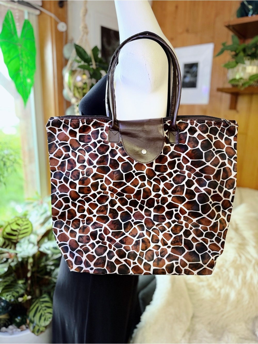 Giraffe Print Brown Black Zip Top Tote Shoulder Bag Animal Print Vinyl guc offbr